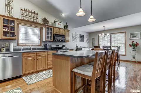 5016 Manhattan Dr, Springfield, IL 62711 photo 9