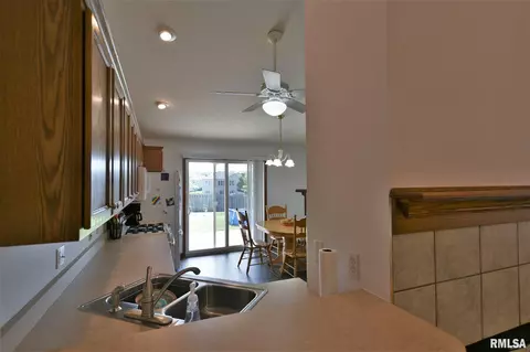 6322 Hayley Ct, Springfield, IL 62712 photo 9