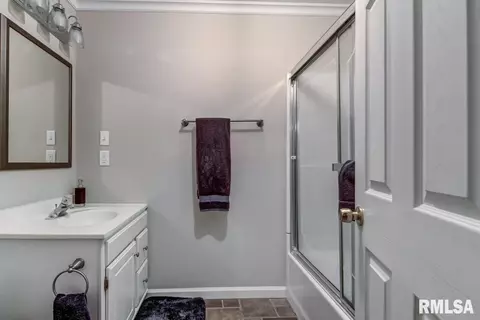 800 Fairfax Ct, Springfield, IL 62702 photo 36
