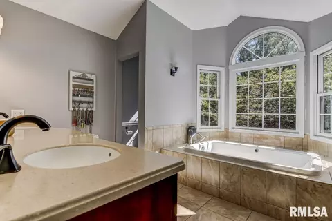 800 Fairfax Ct, Springfield, IL 62702 photo 26