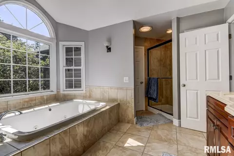 800 Fairfax Ct, Springfield, IL 62702 photo 27