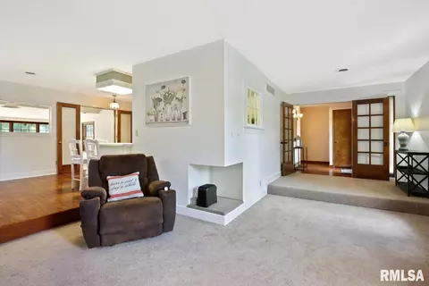 2120 Shabbona Dr, Springfield, IL 62702 photo 4