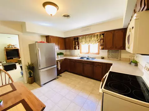 702 Cherry St, Abingdon, IL 61410 photo 20