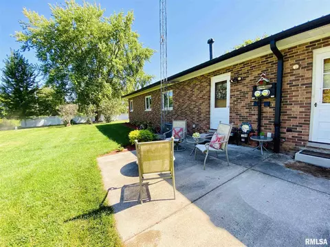 702 Cherry St, Abingdon, IL 61410 photo 3