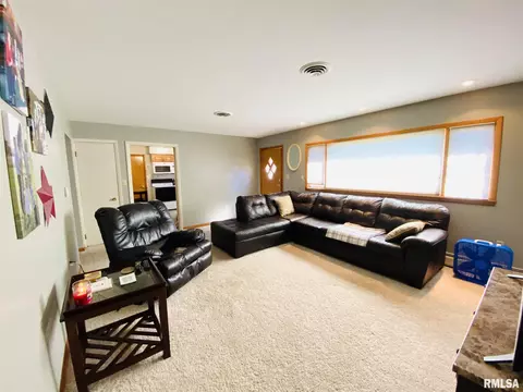 702 Cherry St, Abingdon, IL 61410 photo 8