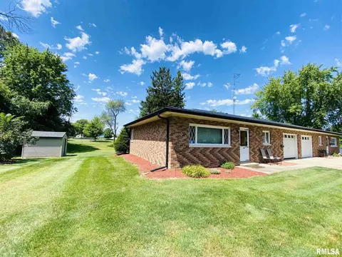 702 Cherry St, Abingdon, IL 61410 photo 2