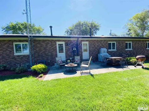 702 Cherry St, Abingdon, IL 61410 photo 5