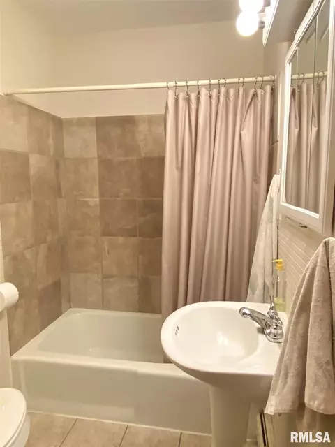 702 Cherry St, Abingdon, IL 61410 photo 25