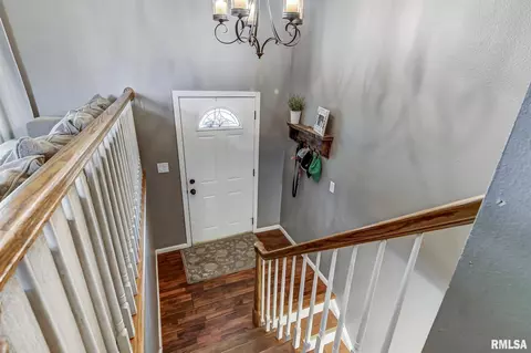 77 Greencastle Cir, Springfield, IL 62712 photo 2
