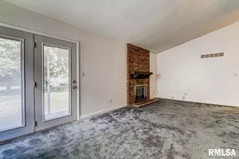 26 W Hollybrook Dr, Springfield, IL 62704 photo 3