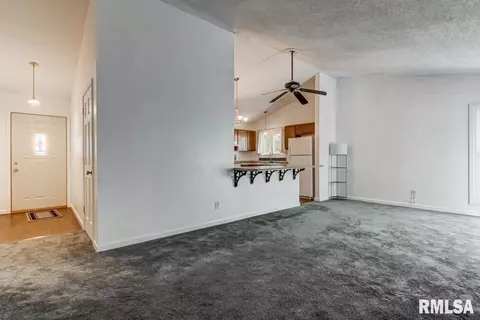 26 W Hollybrook Dr, Springfield, IL 62704 photo 6