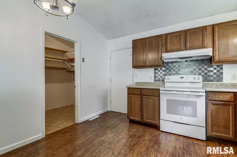 26 W Hollybrook Dr, Springfield, IL 62704 photo 10