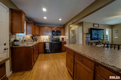 3542 Sherman St, Springfield, IL 62703 photo 6