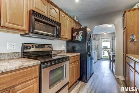 1931 E Hood St, Springfield, IL 62703 photo 9