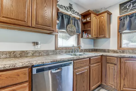 1931 E Hood St, Springfield, IL 62703 photo 8