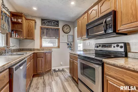 1931 E Hood St, Springfield, IL 62703 photo 7