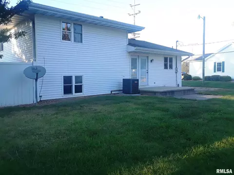 2424 Sangamon Ave, Springfield, IL 62702 photo 4