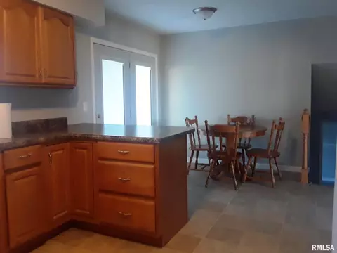 2424 Sangamon Ave, Springfield, IL 62702 photo 12