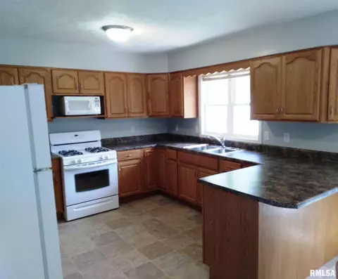 2424 Sangamon Ave, Springfield, IL 62702 photo 11
