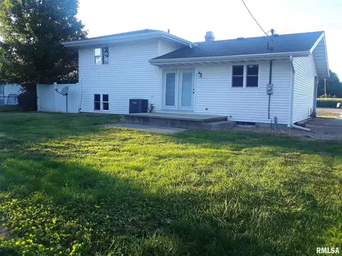 2424 Sangamon Ave, Springfield, IL 62702 photo 3