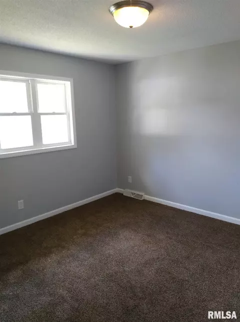 2424 Sangamon Ave, Springfield, IL 62702 photo 23