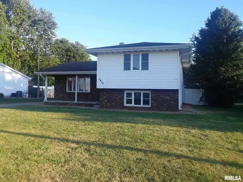 2424 Sangamon Ave, Springfield, IL 62702 photo 1