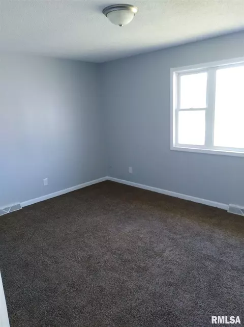 2424 Sangamon Ave, Springfield, IL 62702 photo 27