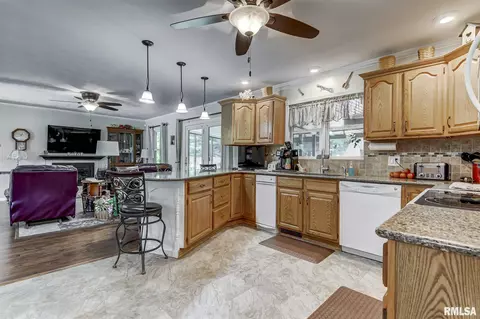 18 Wind Cave Dr, Springfield, IL 62712 photo 4