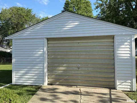 2317 Dunwich Dr, Springfield, IL 62702 photo 3
