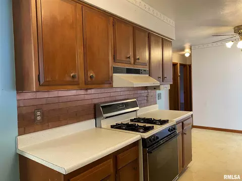 2317 Dunwich Dr, Springfield, IL 62702 photo 11