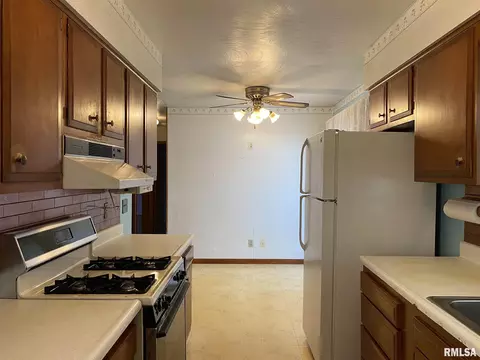 2317 Dunwich Dr, Springfield, IL 62702 photo 10