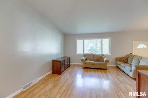 520 Witherspoon Dr, Springfield, IL 62704 photo 3