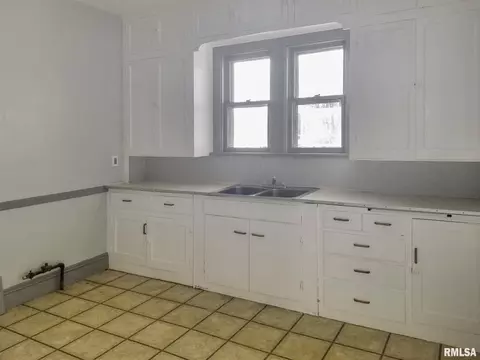 1113 N 10th St, Springfield, IL 62702 photo 4