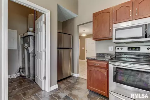 2 Hollybrook Dr, Springfield, IL 62702 photo 13