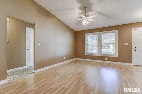 2 Hollybrook Dr, Springfield, IL 62702 photo 2