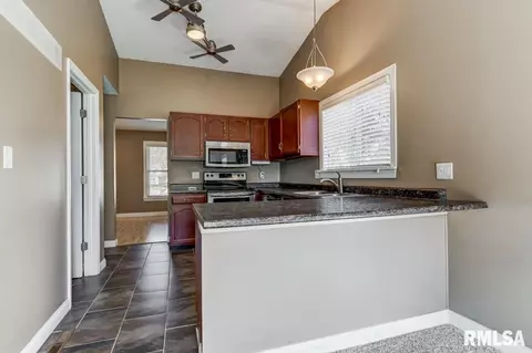 2 Hollybrook Dr, Springfield, IL 62702 photo 10