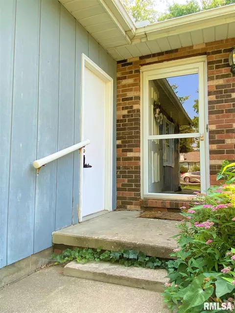 2320 Austin Dr, Springfield, IL 62704 photo 3