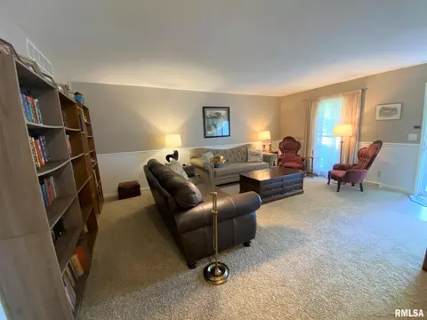 2320 Austin Dr, Springfield, IL 62704 photo 5