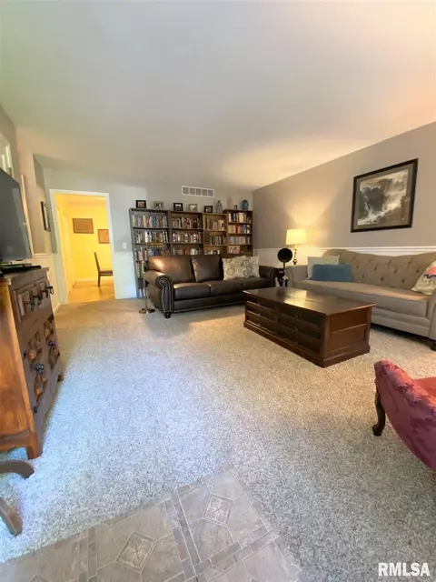 2320 Austin Dr, Springfield, IL 62704 photo 4