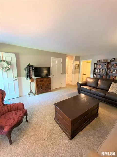 2320 Austin Dr, Springfield, IL 62704 photo 7