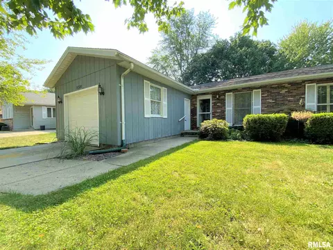 2320 Austin Dr, Springfield, IL 62704 photo 2