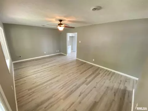 2081 Stonehenge Rd, Springfield, IL 62702 photo 3