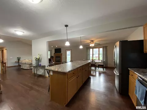 3721 Windshire Dr, Springfield, IL 62704 photo 9