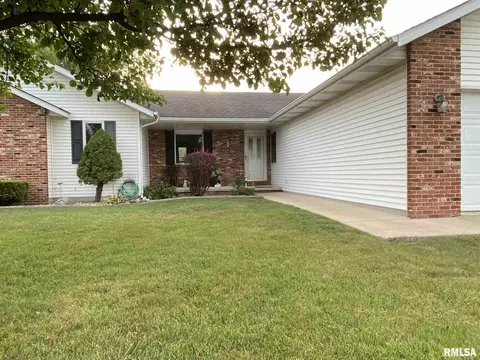 3721 Windshire Dr, Springfield, IL 62704 photo 1
