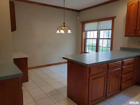 2108 Timbercrest Dr, Springfield, IL 62702 photo 5