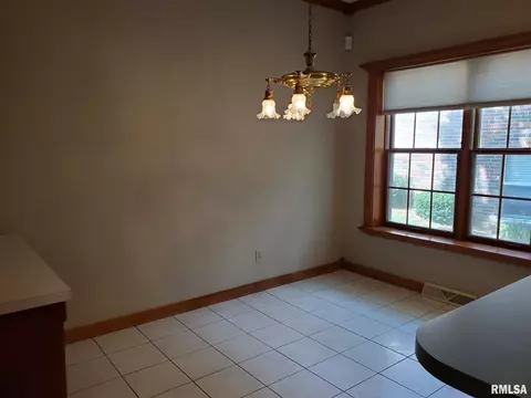2108 Timbercrest Dr, Springfield, IL 62702 photo 6