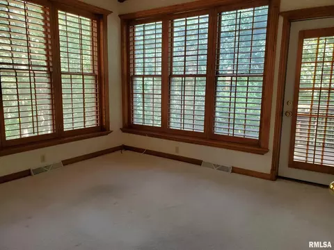 2108 Timbercrest Dr, Springfield, IL 62702 photo 13