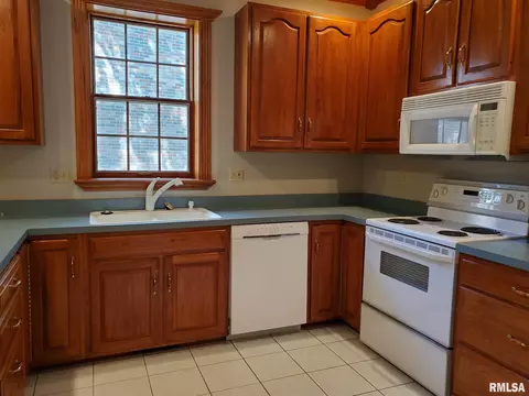 2108 Timbercrest Dr, Springfield, IL 62702 photo 10