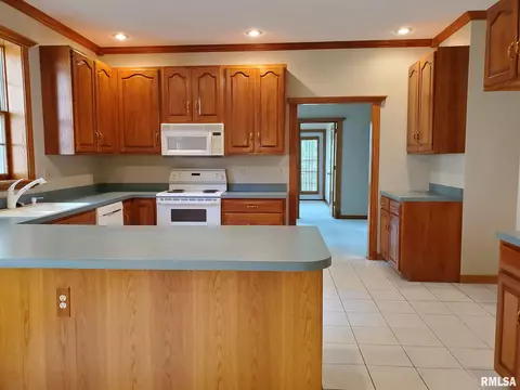 2108 Timbercrest Dr, Springfield, IL 62702 photo 8