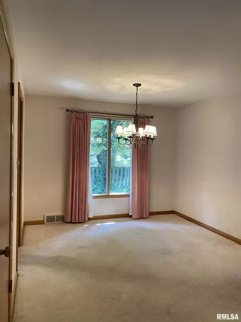 2000 Clubview Dr, Springfield, IL 62704 photo 10